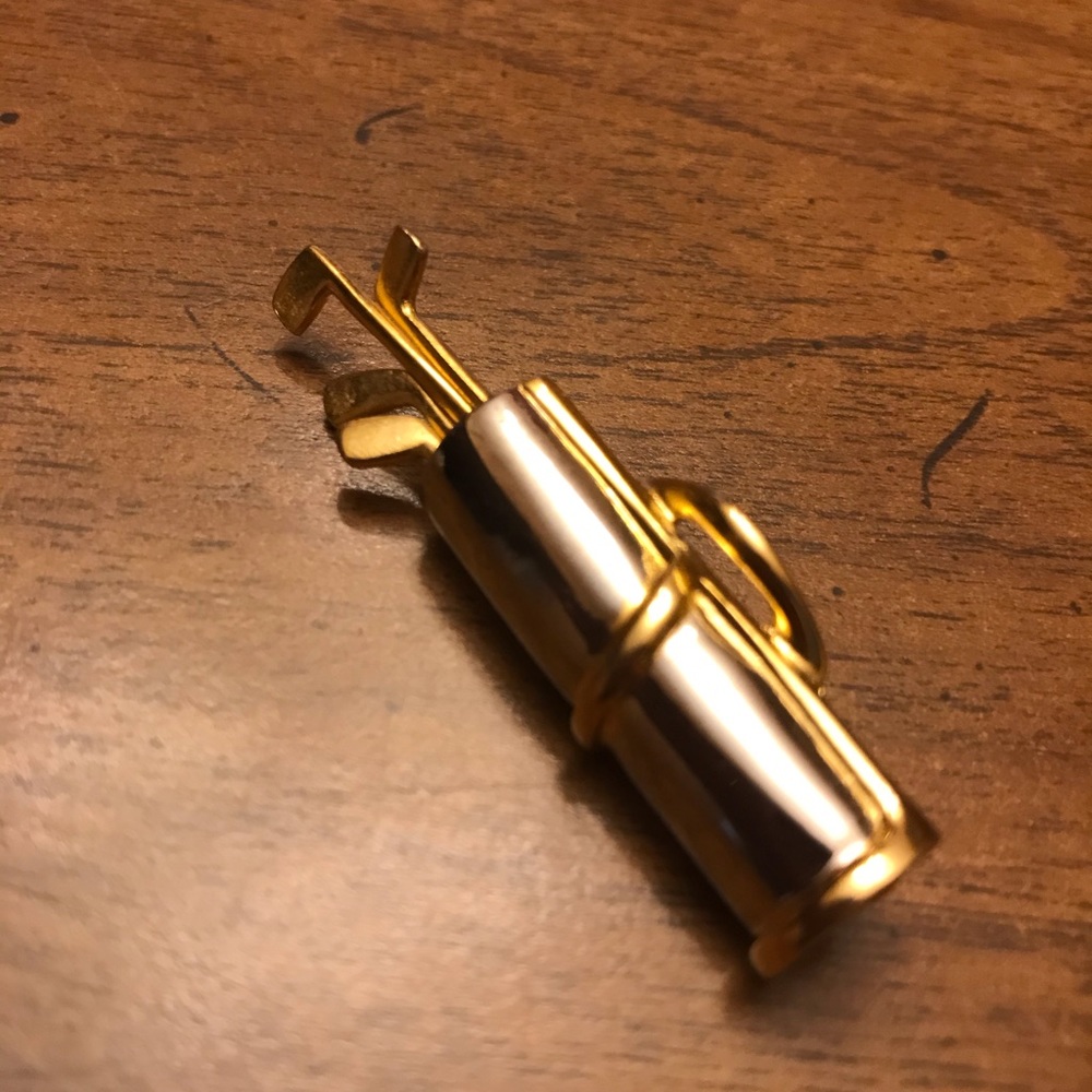 Golf clubs pin